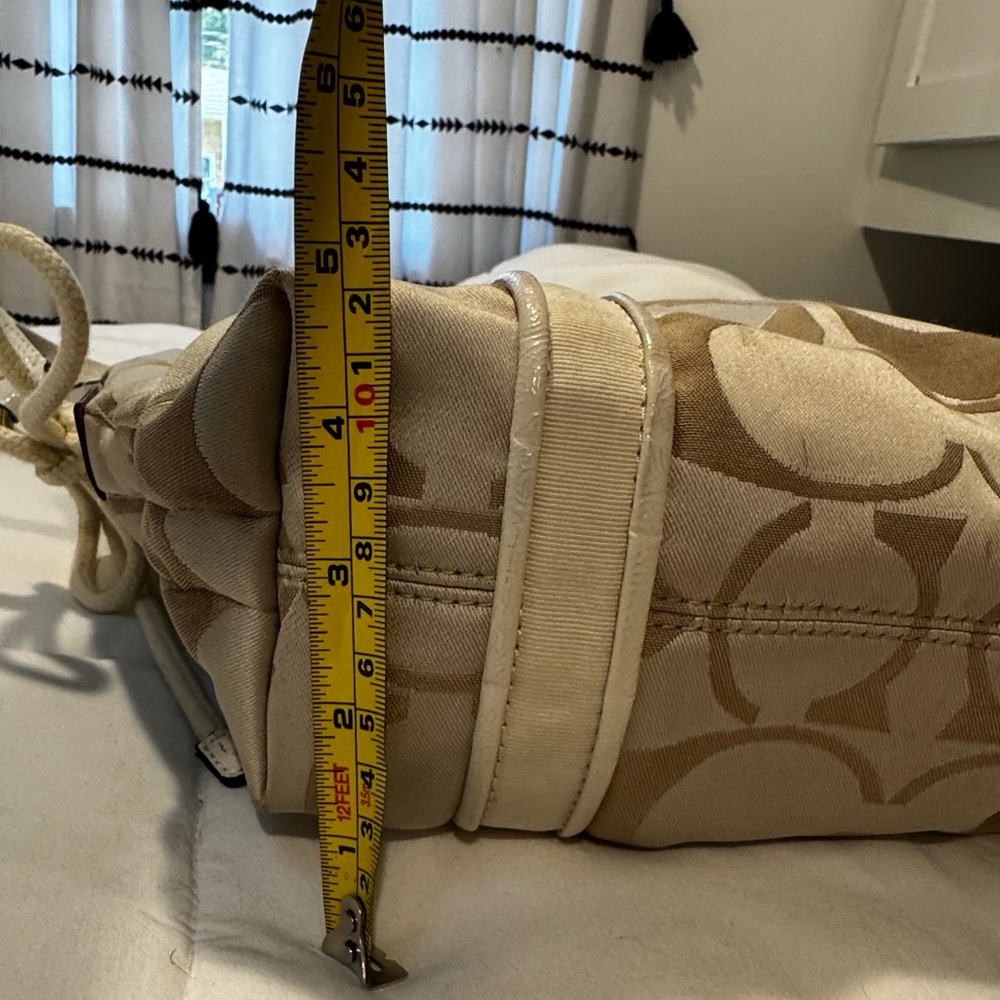 Coach Bucket Style Signature logo with Heart Accents - Picture 10 of 15